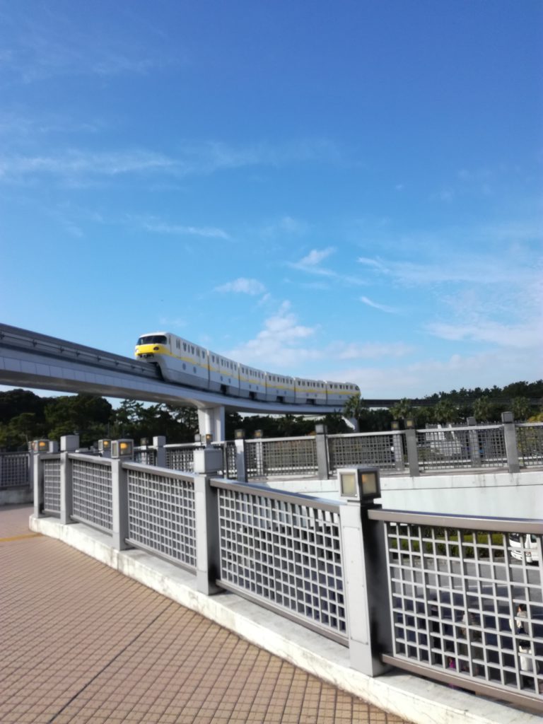 monorail Disneyland Tokyo