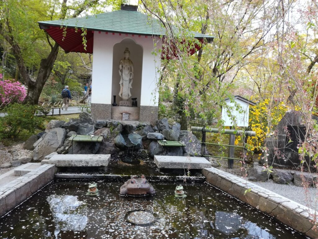 fontaine jardin zen près de Kyoto