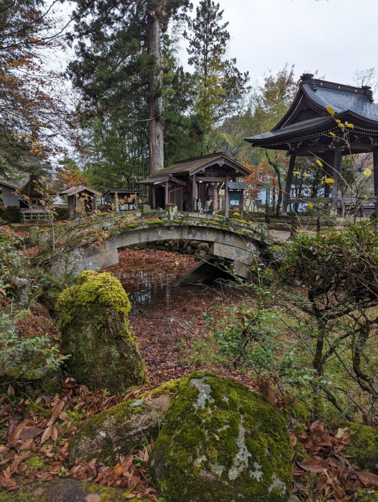 Sentiers de randonnée autour de Takayama, au cœur des Alpes japonaises