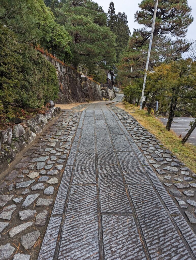 La Higashiyama Walk : un parcours incontournable à Takayama au cœur des Alpes japonaises