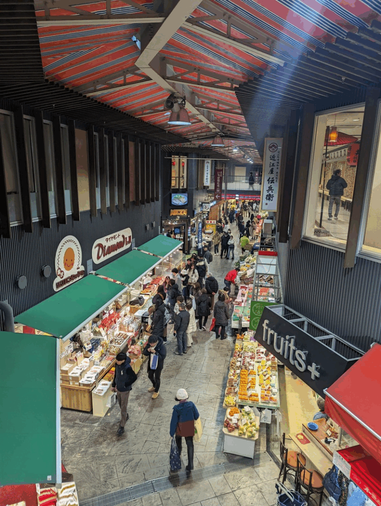 Marché Omicho à Kanazawa, lieu idéal pour visiter en une journée